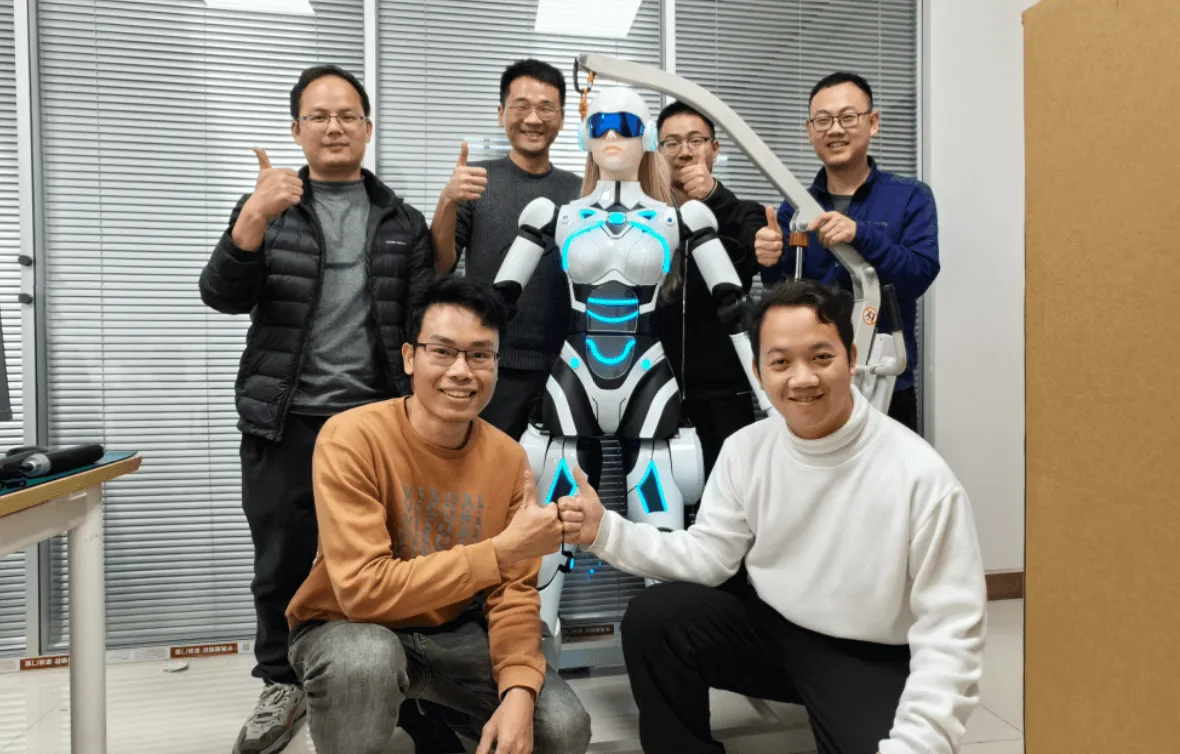 首台具身机器人样机下线